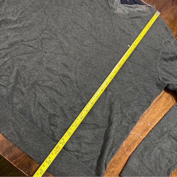 Tommy Hilfiger Sz L Mens Knit Sweater Grey Logo V-Neck Pullover Jumper - Picture 12 of 14